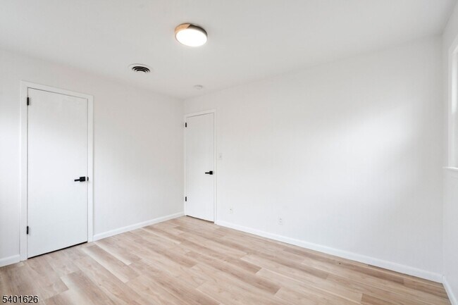 Building Photo - 929 Heaton Pl