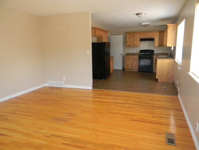 Building Photo - Madison Avenue Units