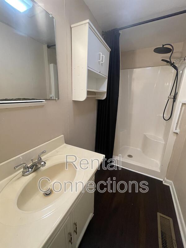 Building Photo - 402 S Bentley St