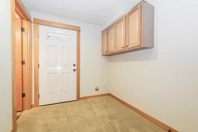 Building Photo - Bright and Spacious Residence with Vaulted Ceilings and Garage