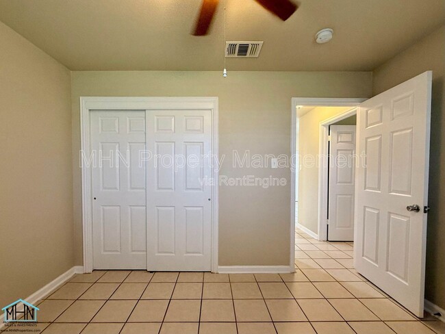 Building Photo - 5603 Lakebend W Dr