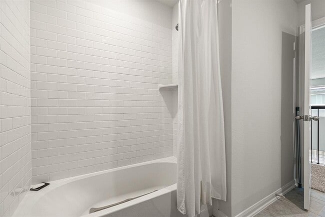 Building Photo - 5872 Strawflower Ln