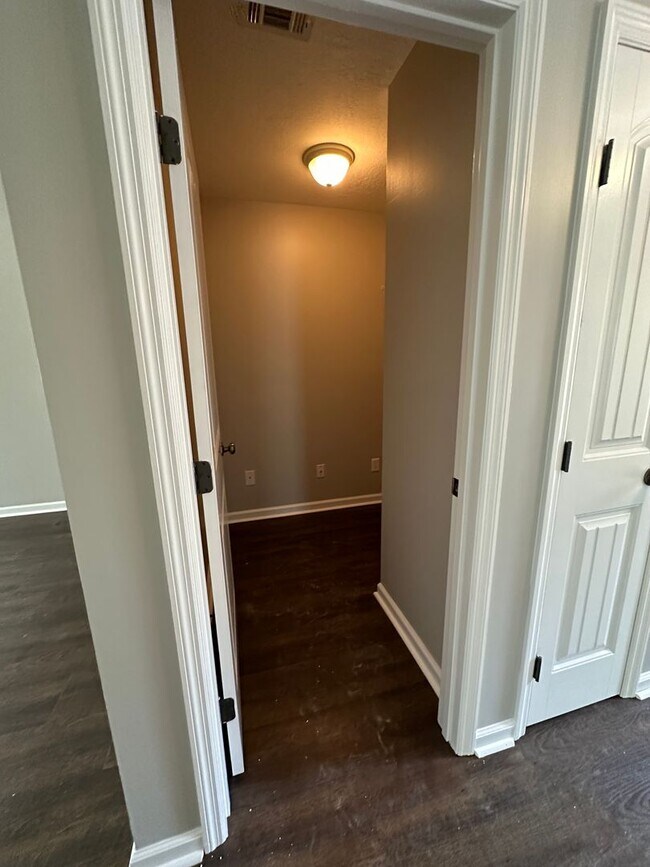 Building Photo - 913 Arbor Springs Cir
