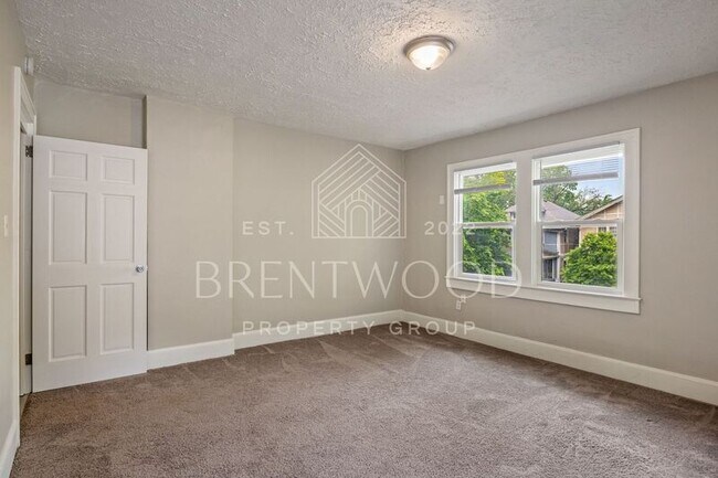 Building Photo - 3041 N Delaware St
