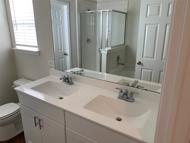 Building Photo - 4622 Falling Sun Dr