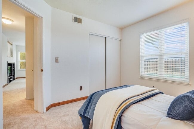 Building Photo - 1561 Spring Ct