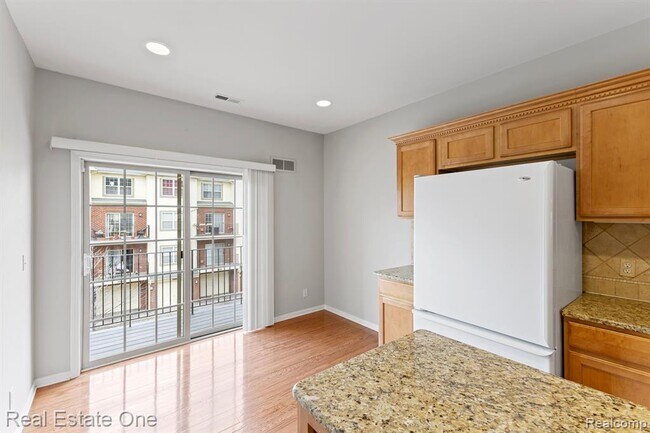 Building Photo - 3091 Camden Dr