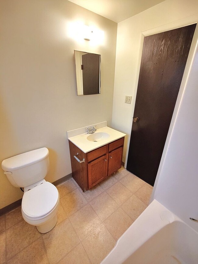 Building Photo - *Well-Maintained 3BD/1.5BA Townhouse Available in Whitehall*