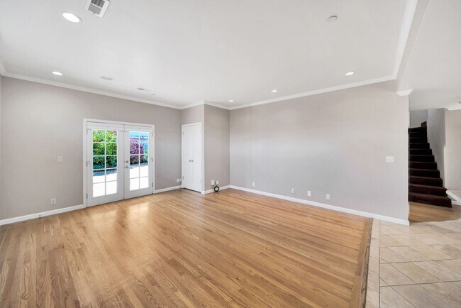 Building Photo - Welcome Home to the peaceful Shoreview Nei...