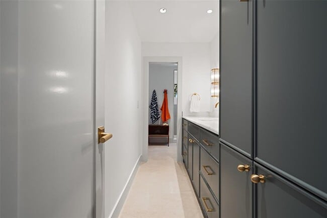 Building Photo - 5914 Cape Coral Dr