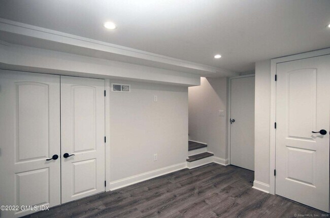 Building Photo - 24 Comly Ave
