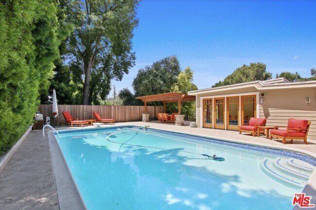 Building Photo - 130 S Arroyo Blvd