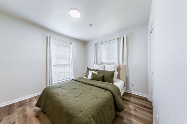 2nd Bedroom - 203 W William Cannon Dr