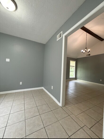 Building Photo - 5096 Breckenwood Dr