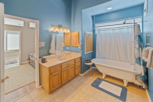 Building Photo - 603 Brookline Loop