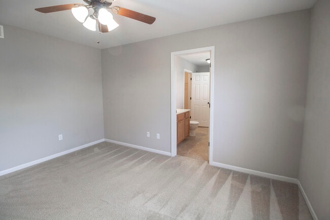 Building Photo - 5000 Derby Ridge Dr