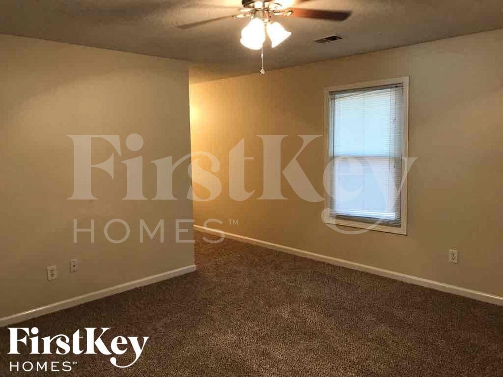 Building Photo - 5334 Memorial Ln SW