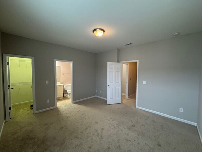 Building Photo - Beautiful 2-Story Townhome in Renaissance Park – Minutes from Downtown Raleigh!