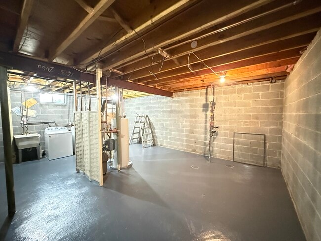 Building Photo - 1707 Dexter Ave