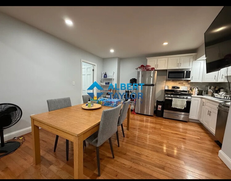 Building Photo - 483 Massachusetts Ave