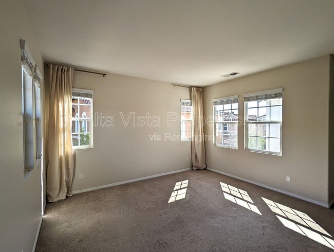 Building Photo - 8421 Kern Crescent