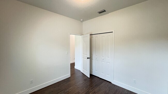 Building Photo - AVAILABLE NOW! 4 BD/2BA Home in Beautiful Palm Bay!! Wonderful home ready for move-in.