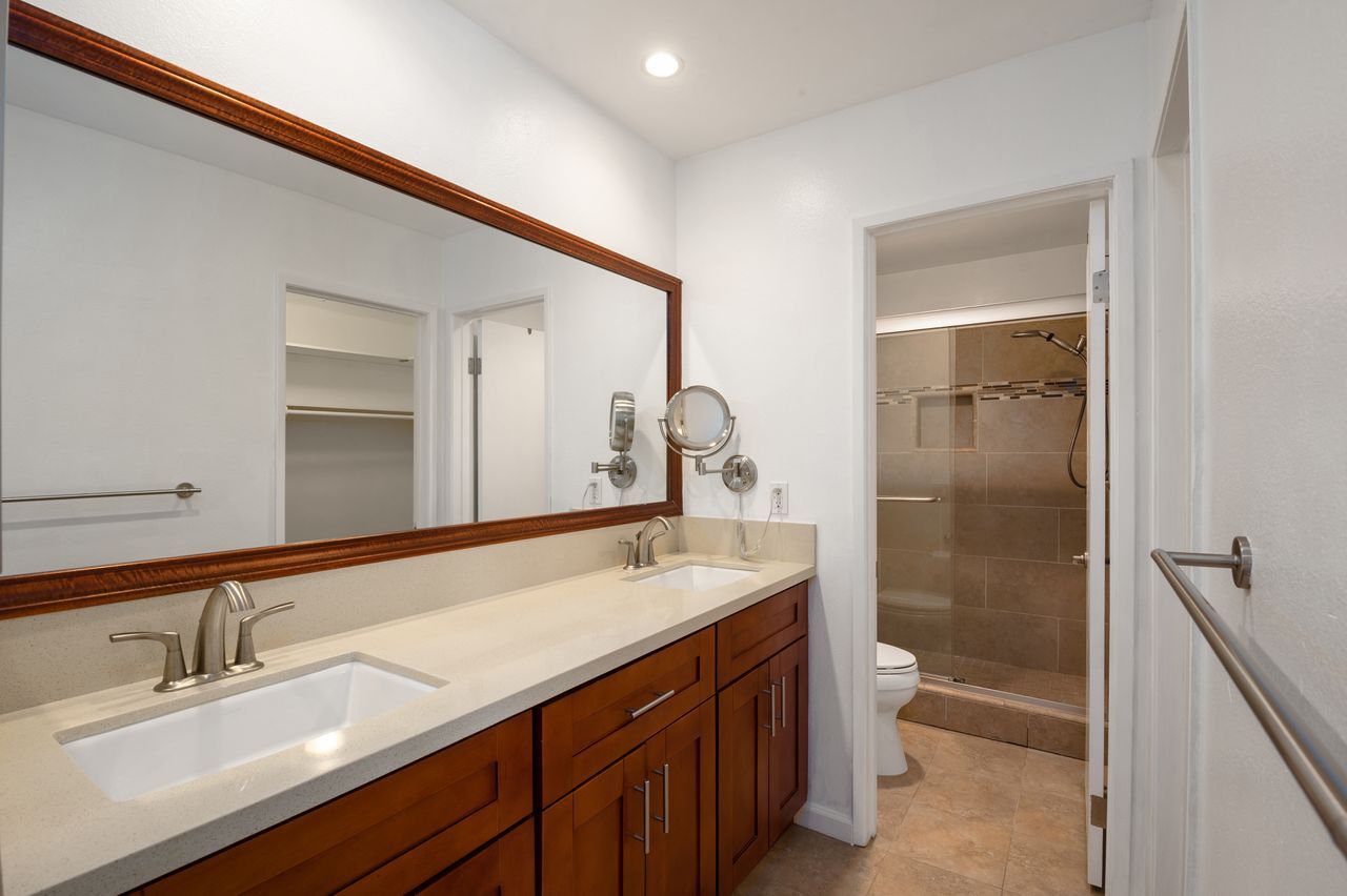 Building Photo - 4732 Park Granada