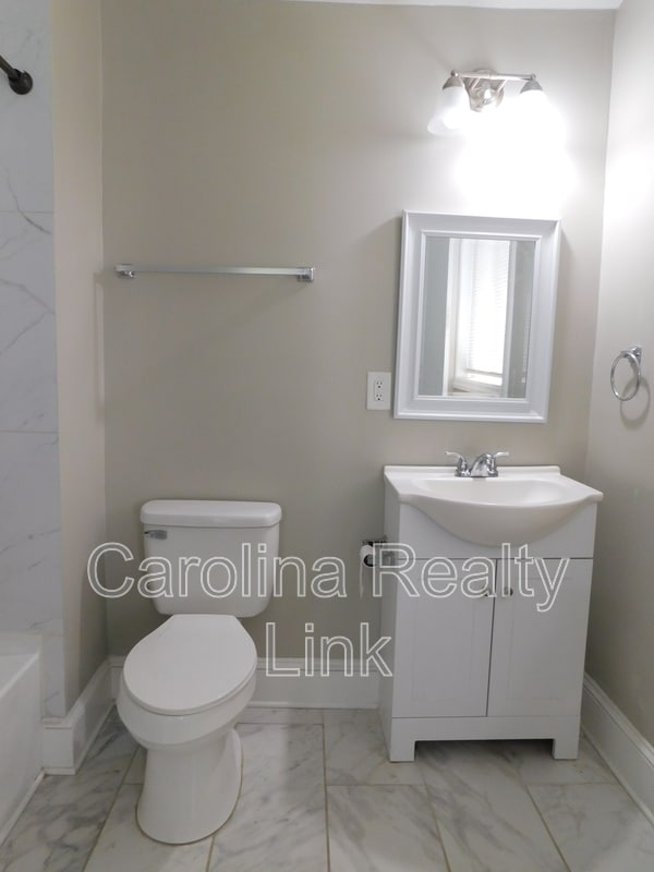 Building Photo - 411 Gray Dr
