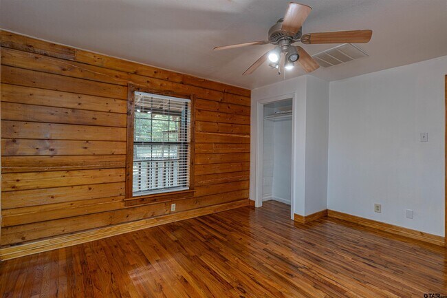 Building Photo - 18737 Saddleback Ln