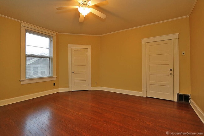 Building Photo - Three Story House Close to SEMO - June 2026- May 2027 Lease