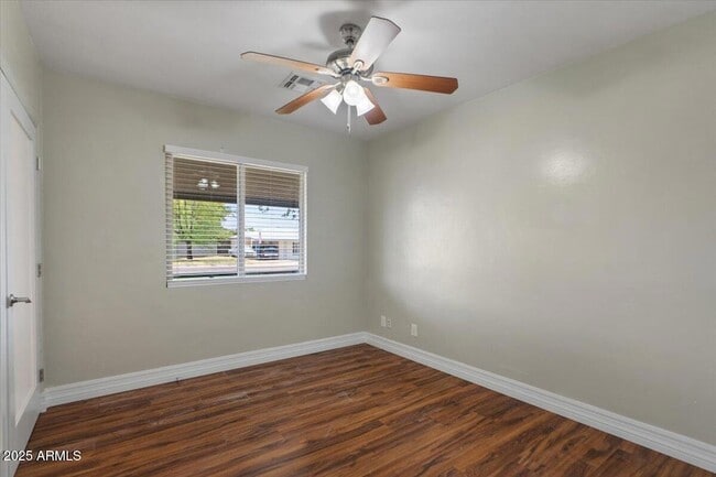 Building Photo - 838 E Belmont Ave