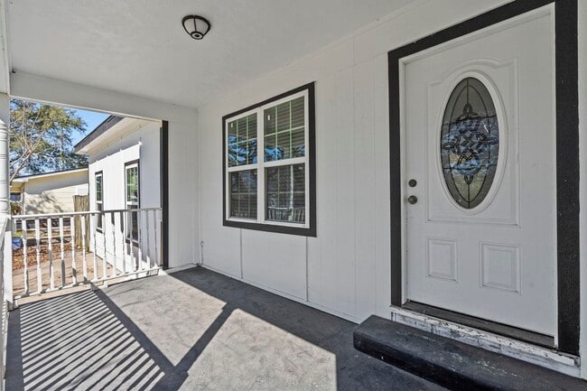 Building Photo - 1132 18th Ave N