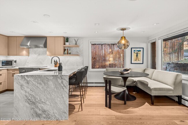 Building Photo - 731 S Mill St