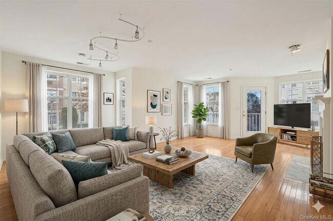 Building Photo - 2 Leeward Dr