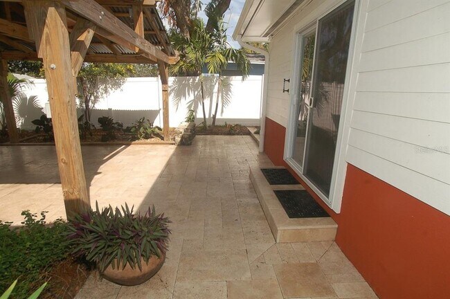 Building Photo - 468 Limewood Ave