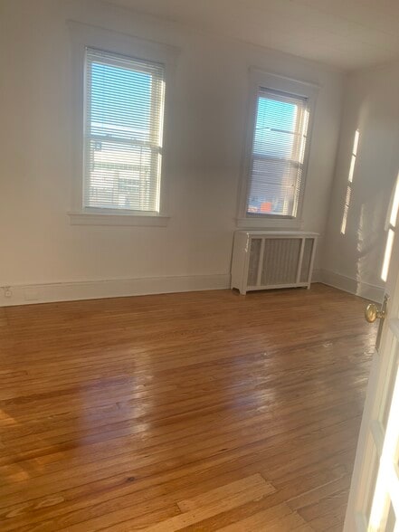 living room - 16 Paulison Ave