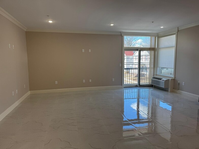 Building Photo - 580 North Ave