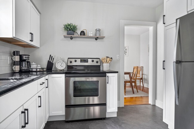 Building Photo - 1223 E Oakland Ave