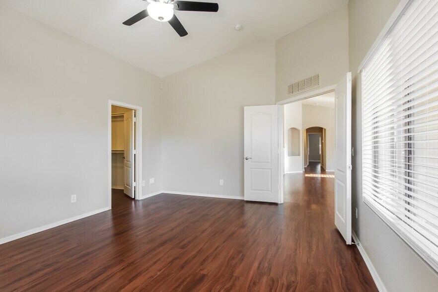 Building Photo - 15821 W Tara Ln