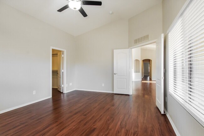 Building Photo - 15821 W Tara Ln