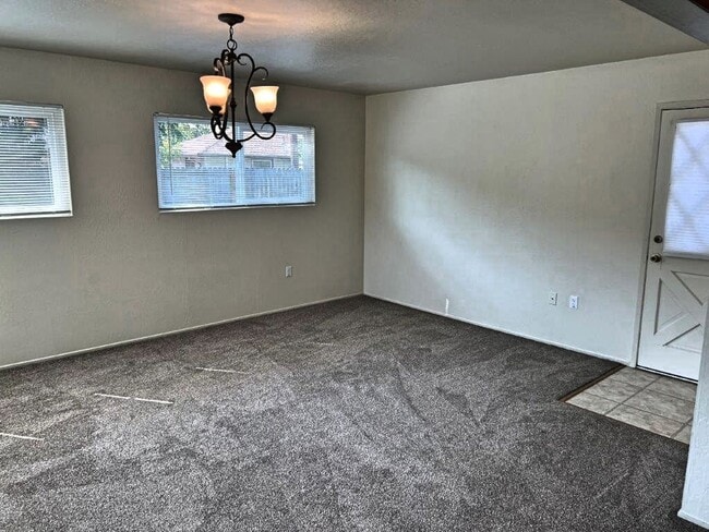 Building Photo - Renovated 3 Bedroom One Story *Vacaville *Pets Negotiable