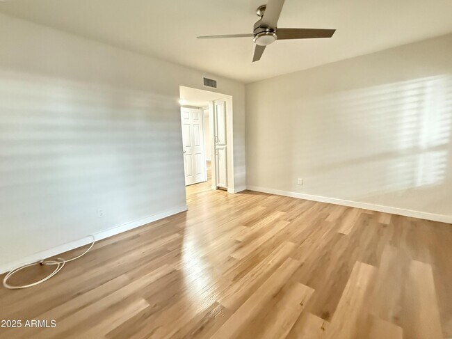 Building Photo - 6533 N Maryland Cir