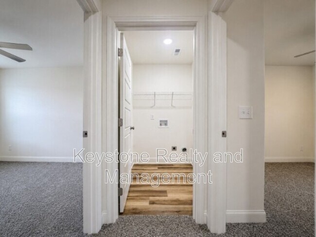 Building Photo - 919 Martin St