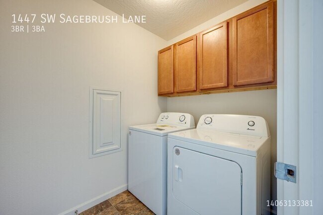 Building Photo - 1447 SW Sagebrush Ln
