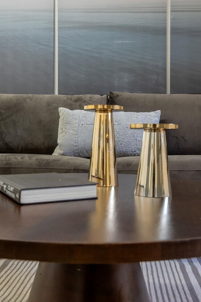 Building Photo - 3421 Sunnyside Dr