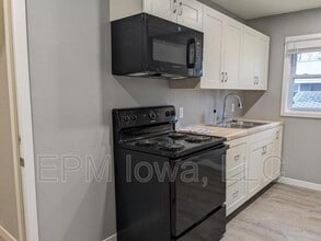 Building Photo - 105 Ludland Dr