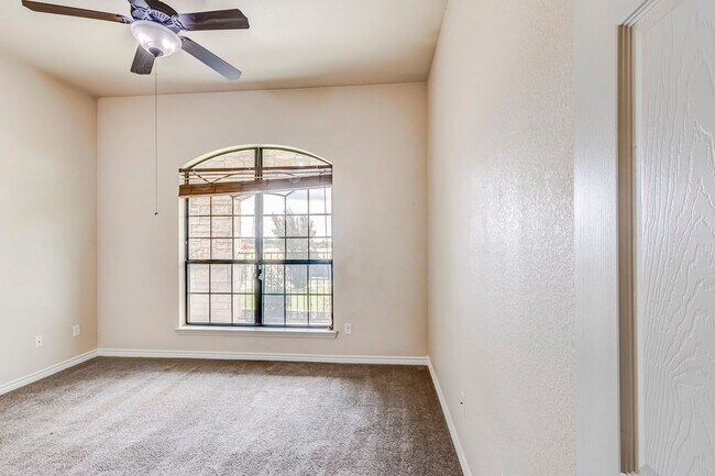 Building Photo - 2405 Coy Dr
