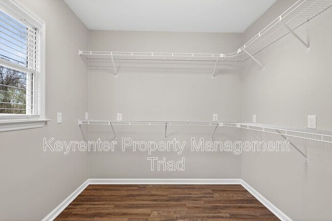 Building Photo - 8022 Linville Rd