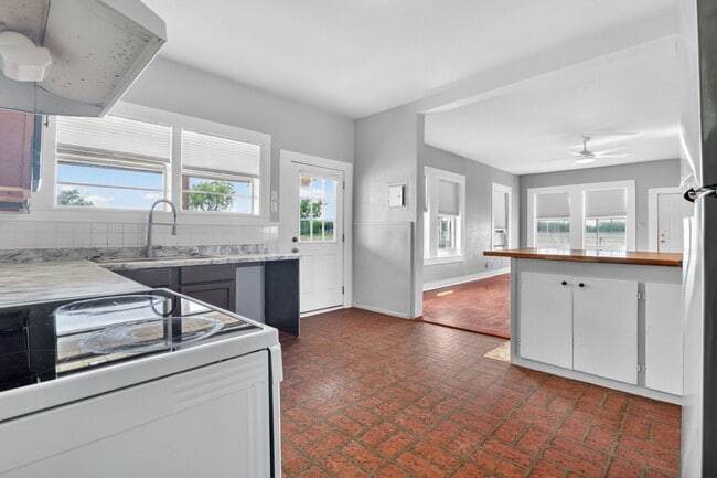 Building Photo - 3021 Co Rd 467