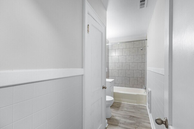Building Photo - 815 Stafford St